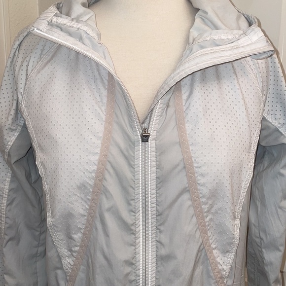 ATHLETA white hooded windbreaker jacket in women’s XXS - Picture 4 of 15